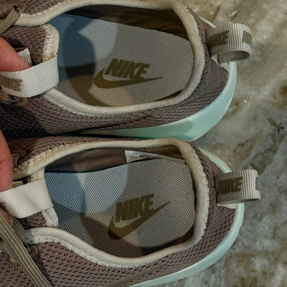Women’s NIKE Ashin modern sneakers- sepia stone. Size 11